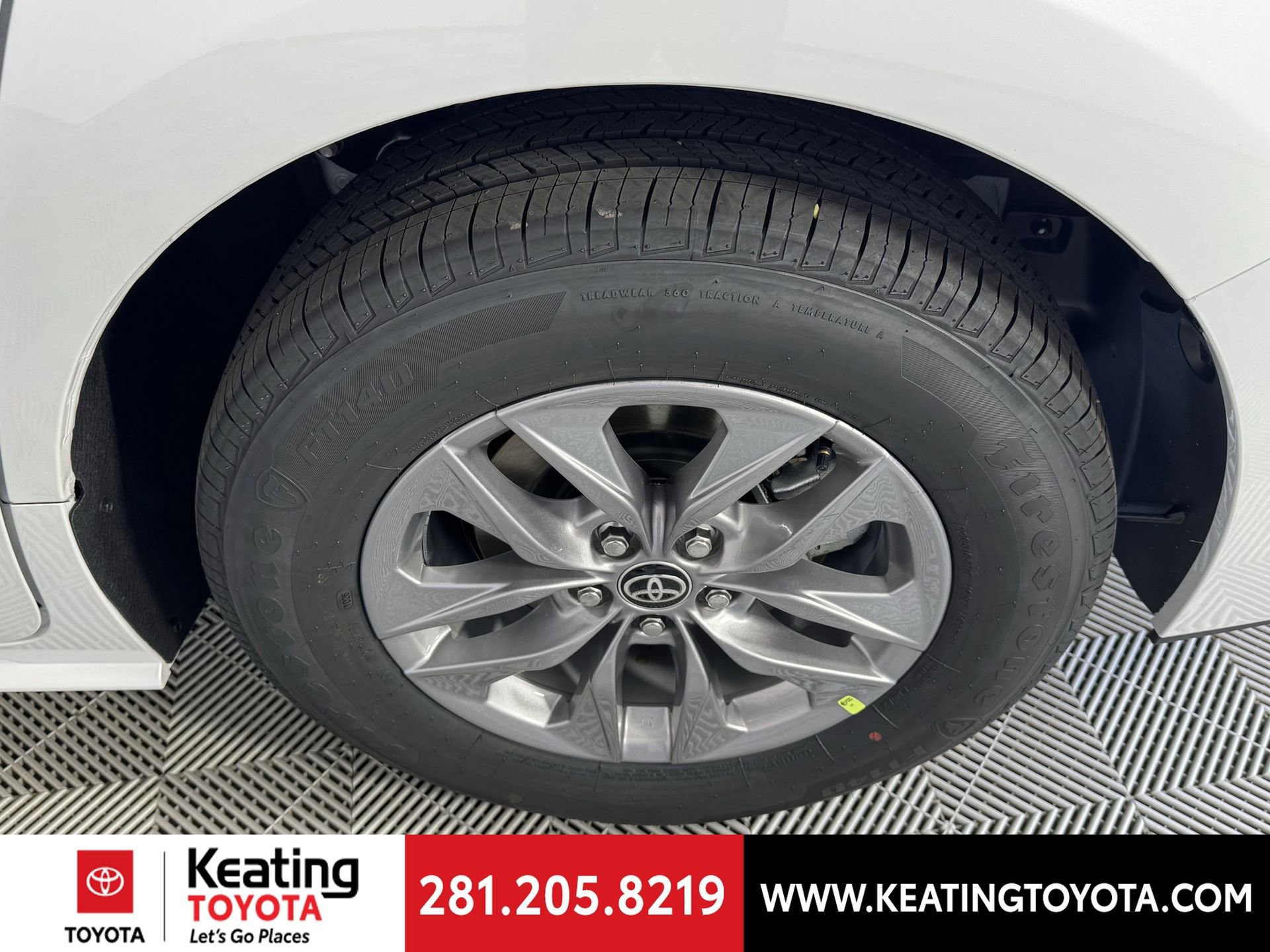 Used 2026 Toyota Sienna XLE FWD image 17