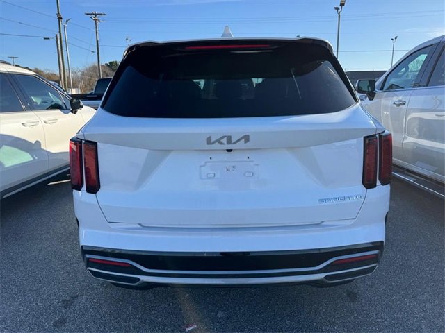 Used 2023 Kia Sorento S image 6