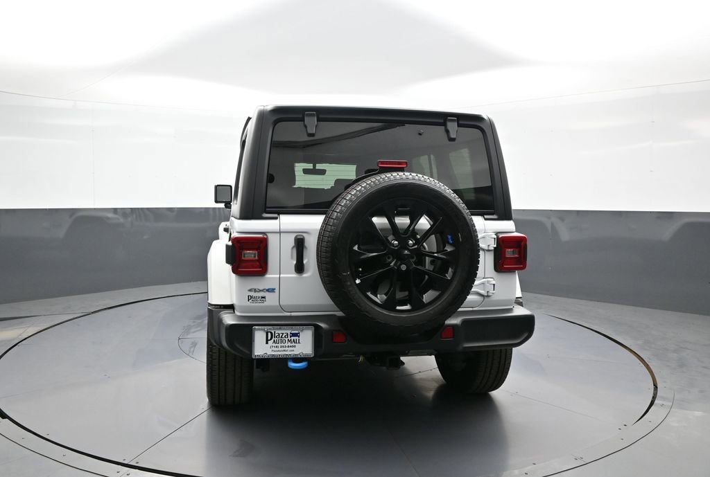 Used 2023 Jeep Wrangler Unlimited Sahara w/ Cold Weather Group image 7