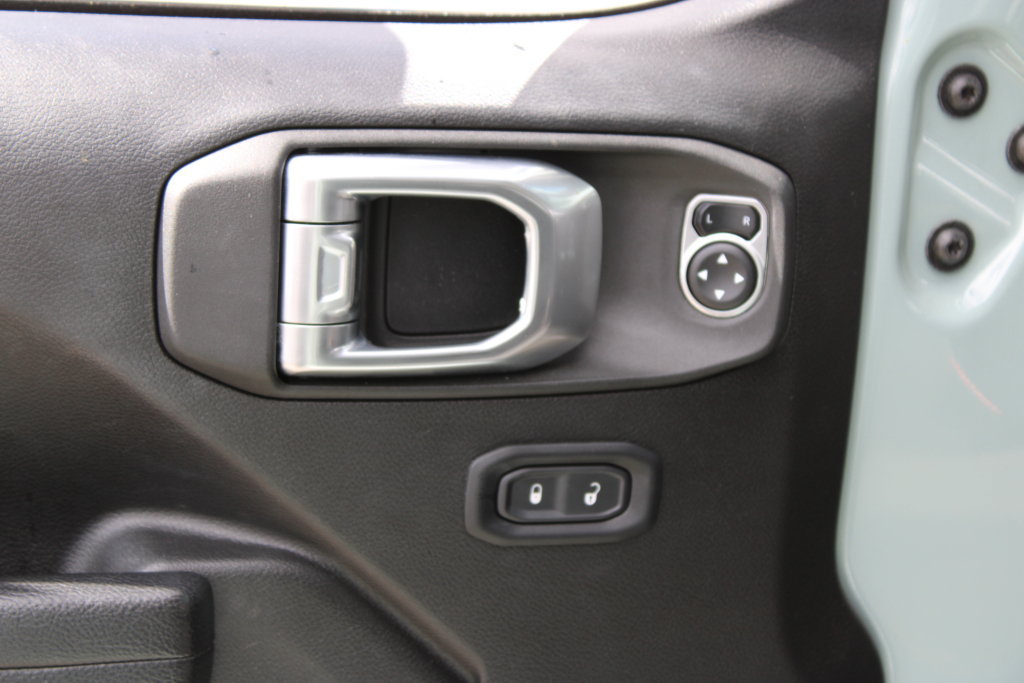 Used 2024 Jeep Wrangler Unlimited AWD/4WD image 27