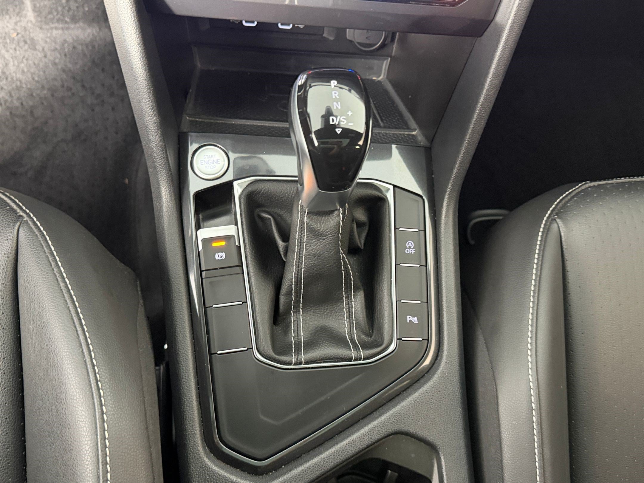 Used 2023 Volkswagen Tiguan SE R-Line FWD image 17