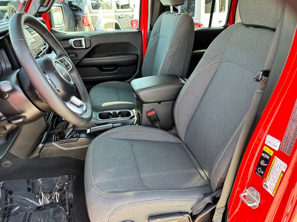 Used 2025 Jeep Wrangler Unlimited Sahara image 18