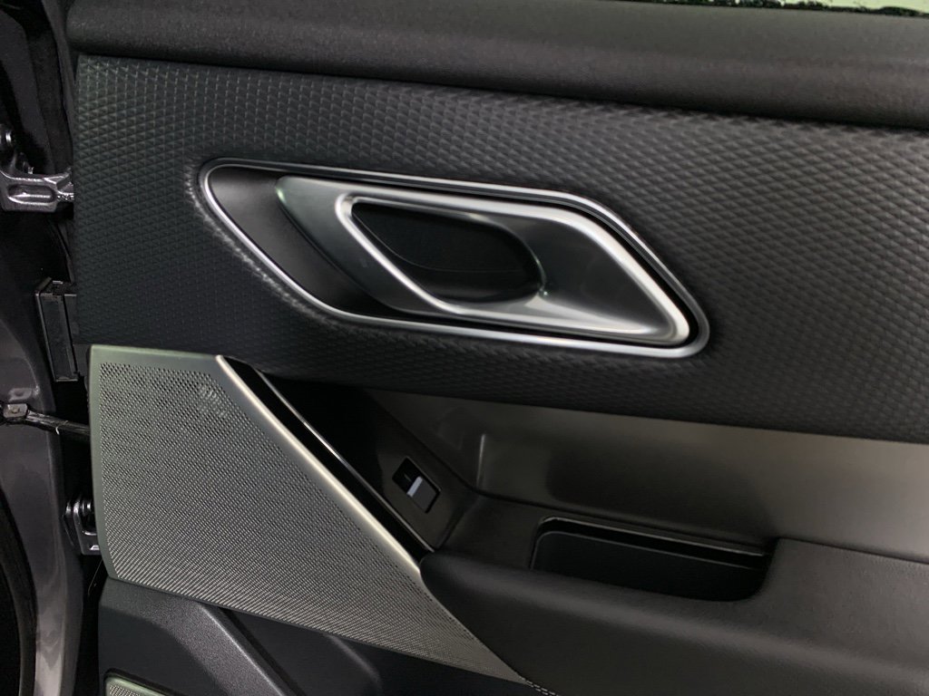 Used 2018 Land Rover Range Rover Velar S image 39
