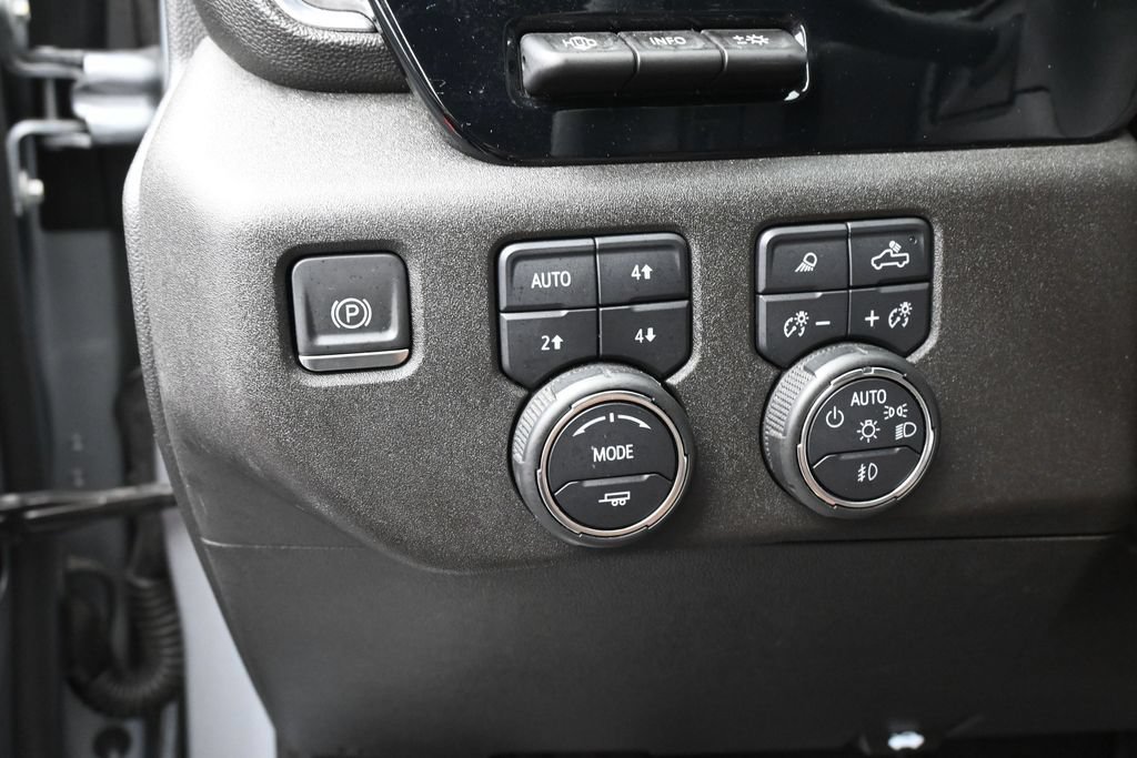 Used 2024 Chevrolet Silverado 1500 High Country w/ Technology Package AWD/4WD image 18