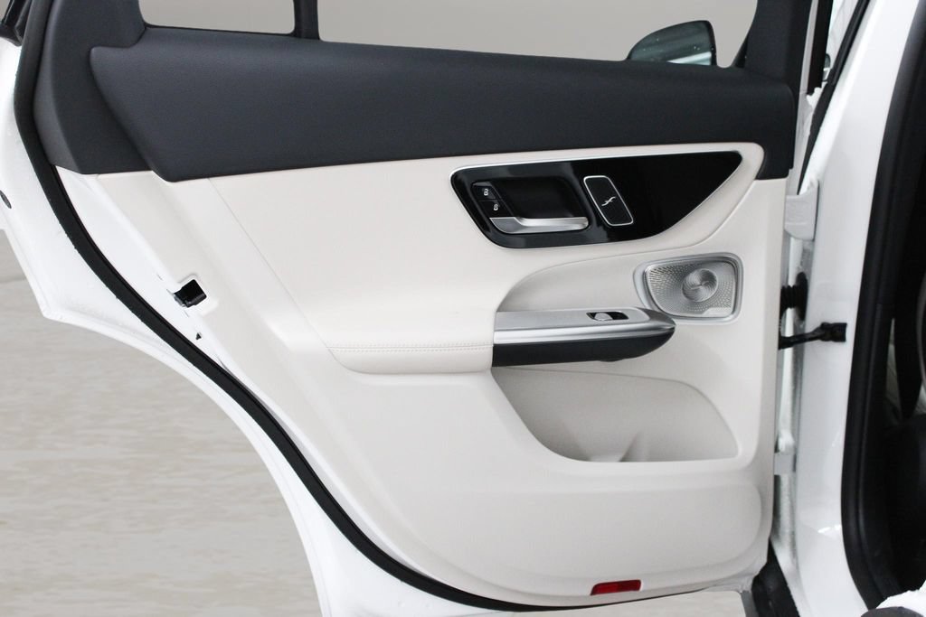 Used 2025 Mercedes-Benz GLC 300 image 24