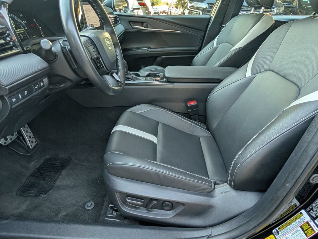 Used 2025 Toyota Camry SE FWD image 14