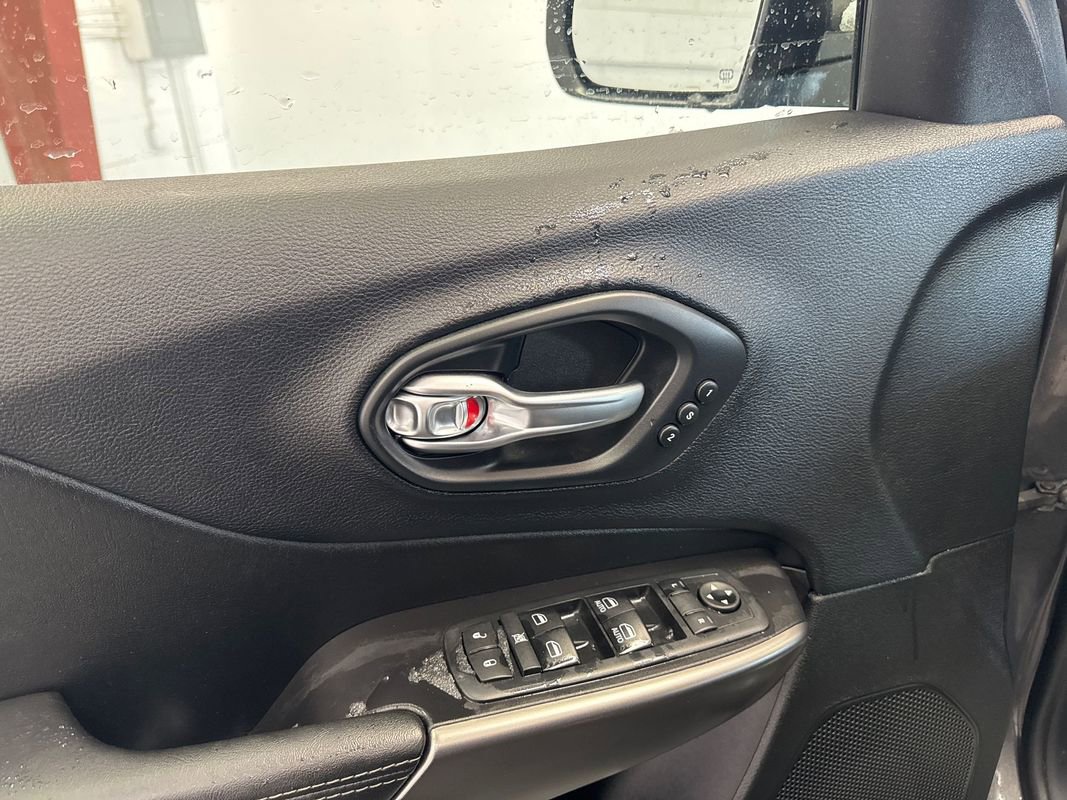 Used 2020 Jeep Cherokee Limited w/ Mopar Interior Package image 10