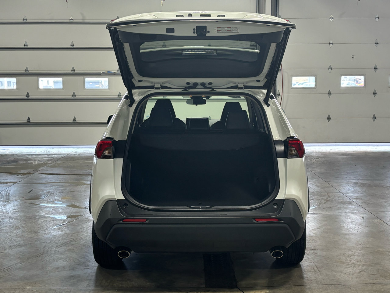 Used 2021 Toyota RAV4 XLE Premium image 15