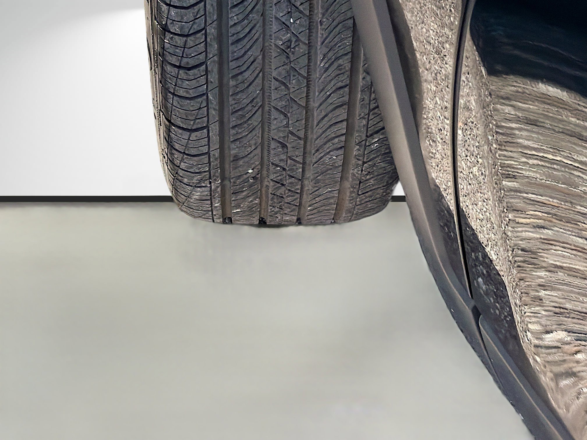 Used 2019 Jeep Cherokee Limited FWD image 41