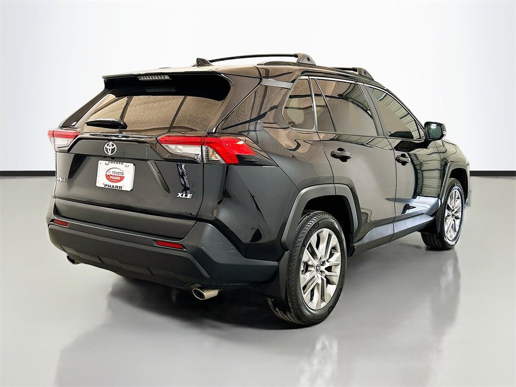 Used 2023 Toyota RAV4 XLE Premium image 4