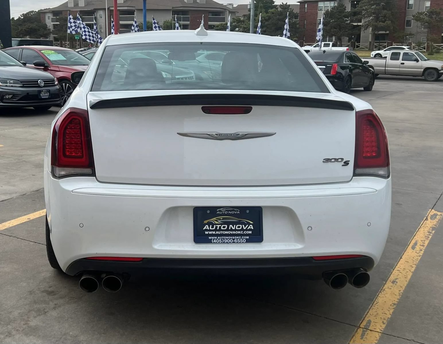 Used 2017 Chrysler 300 S w/ 300S Premium Group RWD image 9