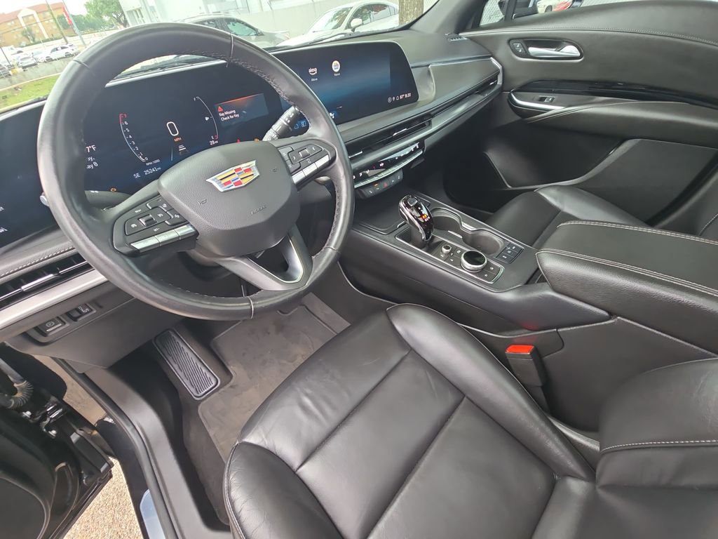 Used 2024 Cadillac XT4 Luxury w/ Cold Weather Package FWD image 16