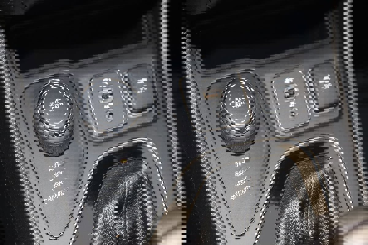 Used 2020 Jeep Cherokee Limited image 25