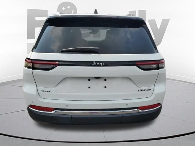 Used 2023 Jeep Grand Cherokee Limited AWD/4WD image 4