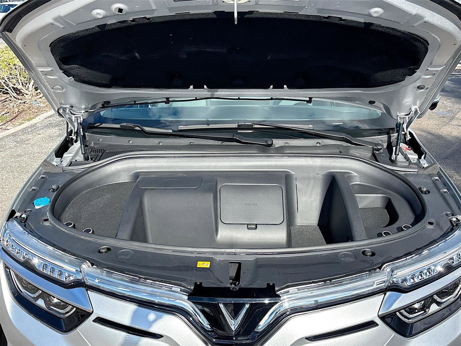 New 2025 VinFast VF 8 Eco image 29