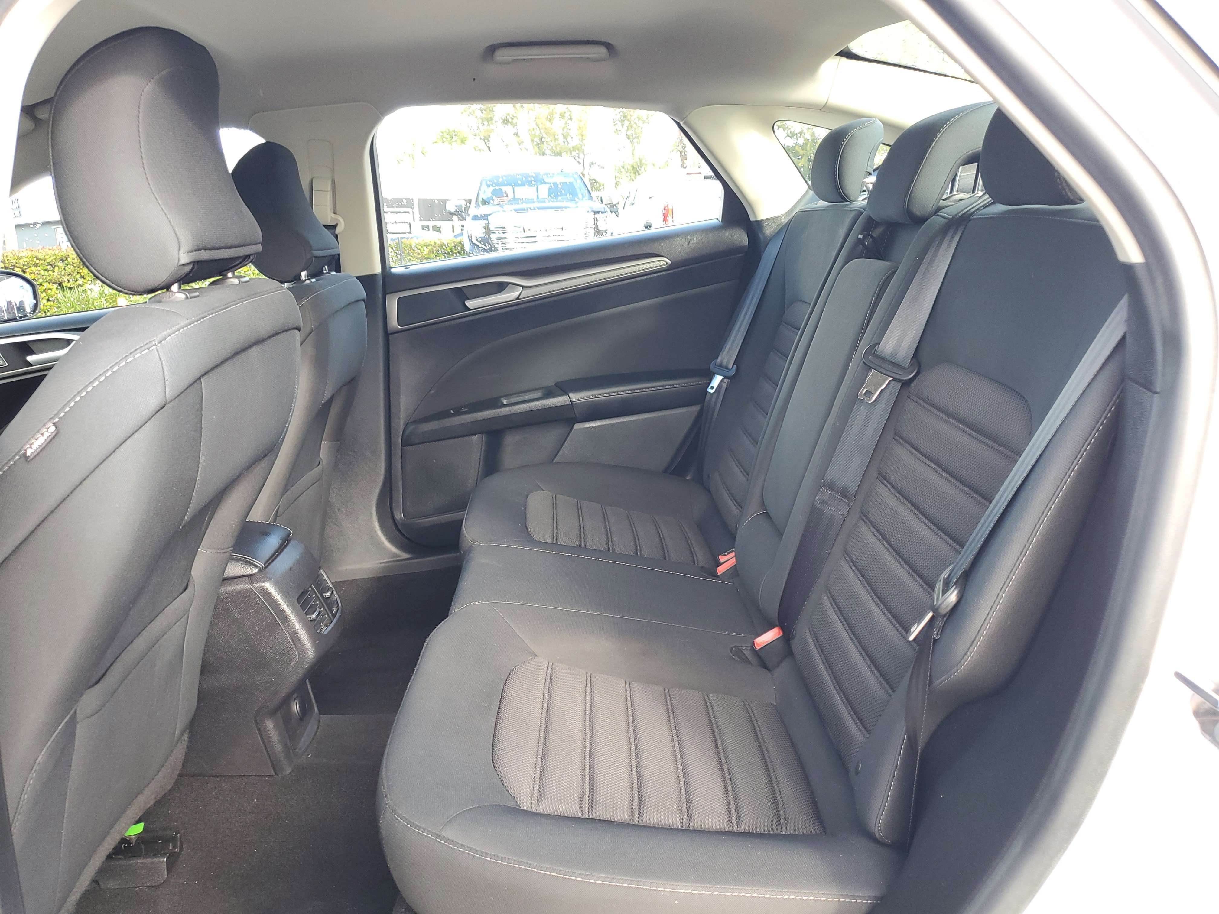 Used 2019 Ford Fusion SE image 14