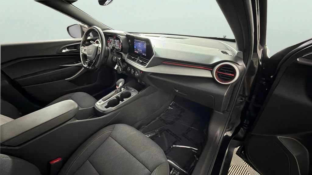 Used 2024 Chevrolet Trax RS w/ Sunroof Package FWD image 27