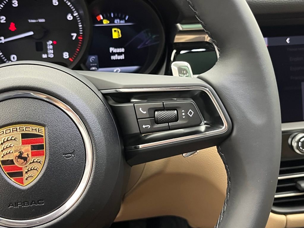 Certified 2025 Porsche Macan image 14