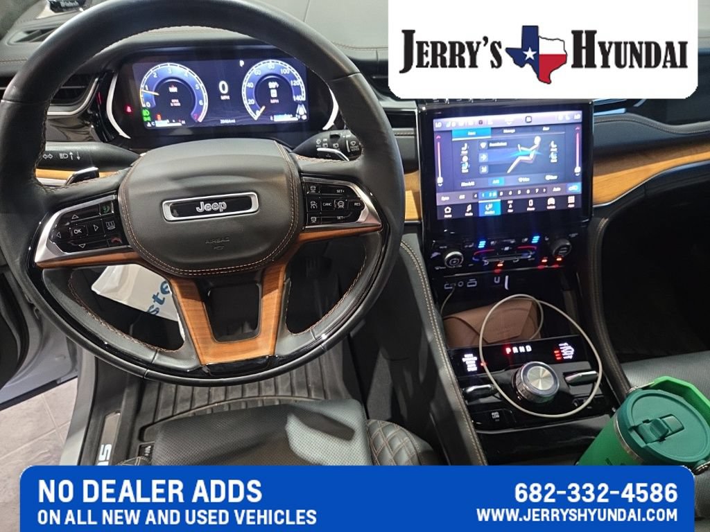 Used 2023 Jeep Grand Cherokee L Summit AWD/4WD image 10