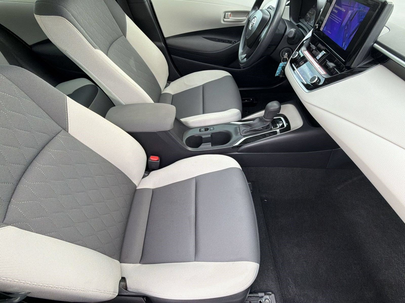 Used 2025 Toyota Corolla LE FWD image 26