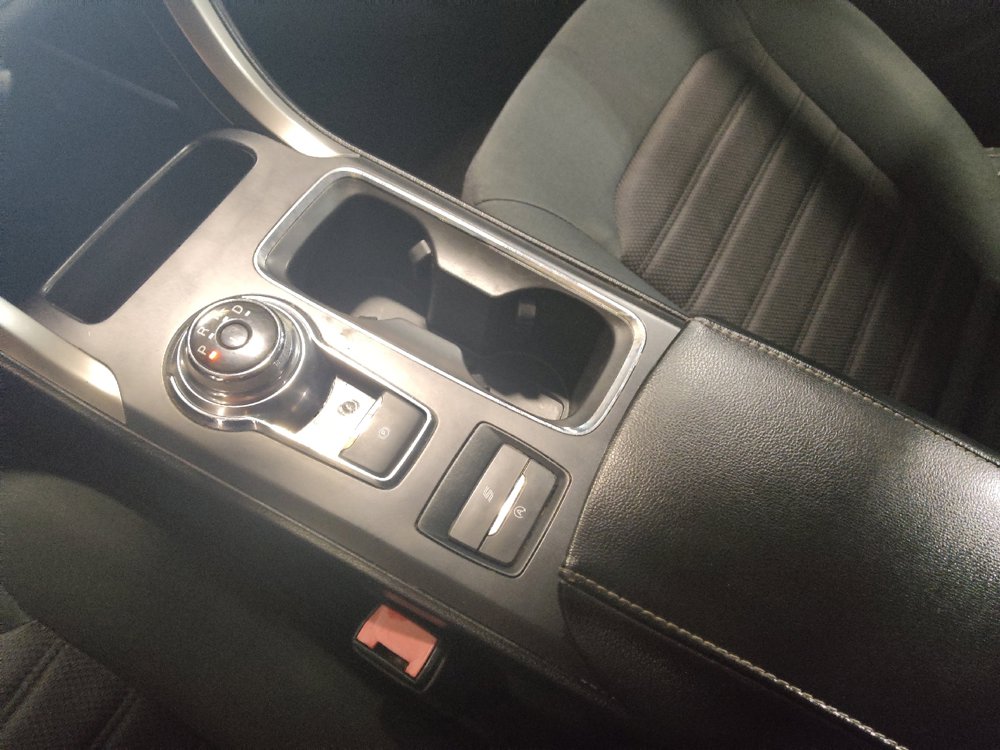 Used 2020 Ford Fusion SE FWD image 26