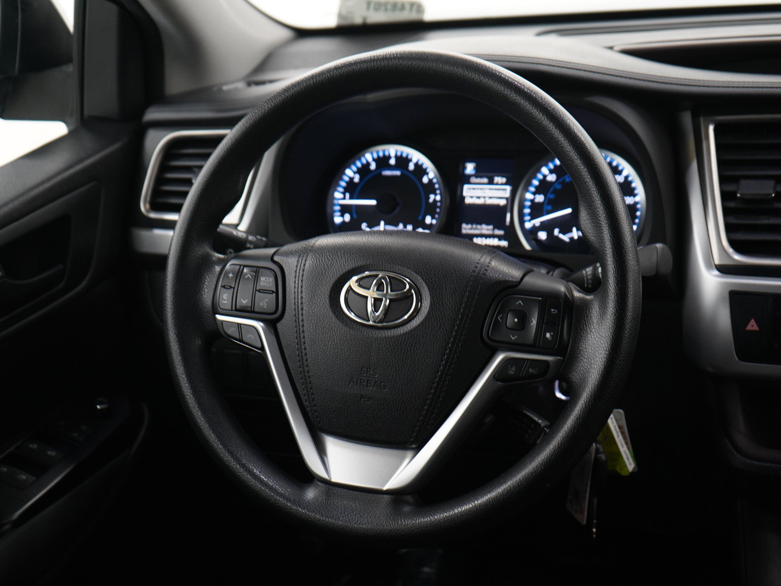 Used 2017 Toyota Highlander LE AWD/4WD image 15