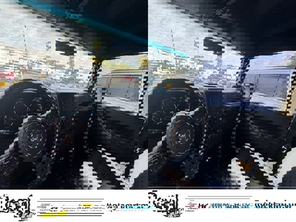 Used 2011 Jeep Wrangler Unlimited Sport image 9