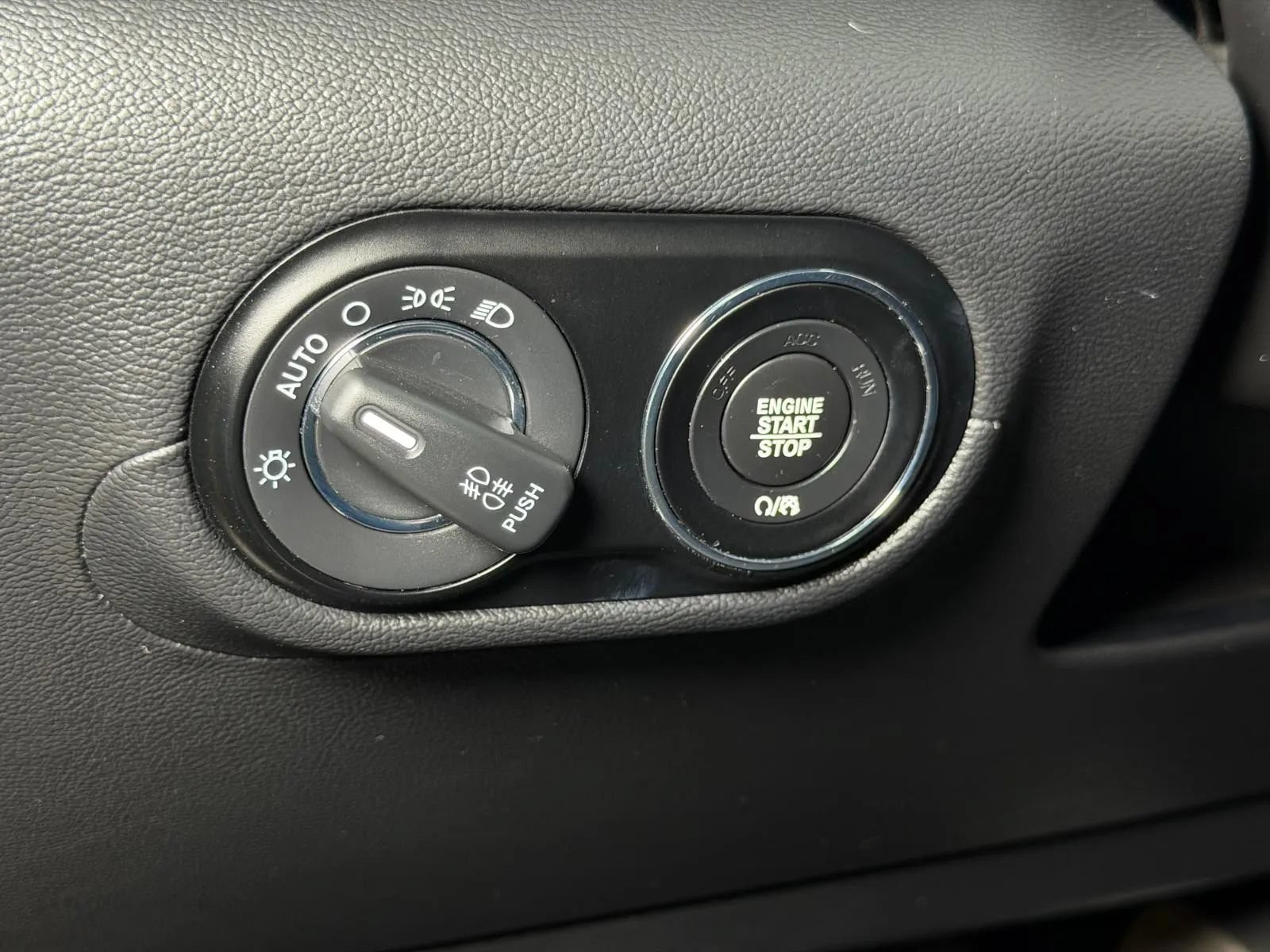 Used 2018 Maserati Levante AWD/4WD image 28
