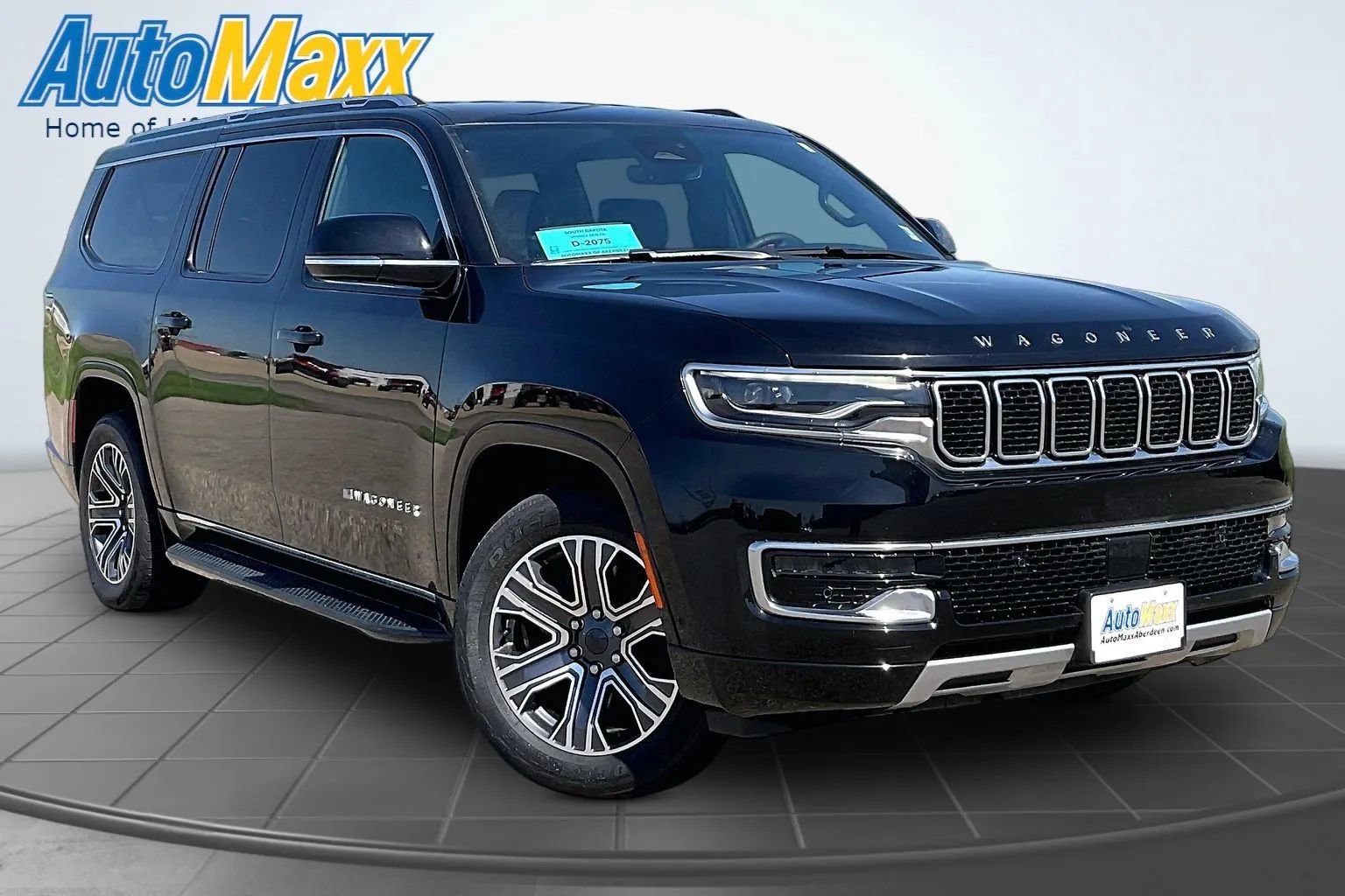 Used 2024 Jeep Wagoneer L Series II w/ Flexible Seating Group AWD/4WD image 3