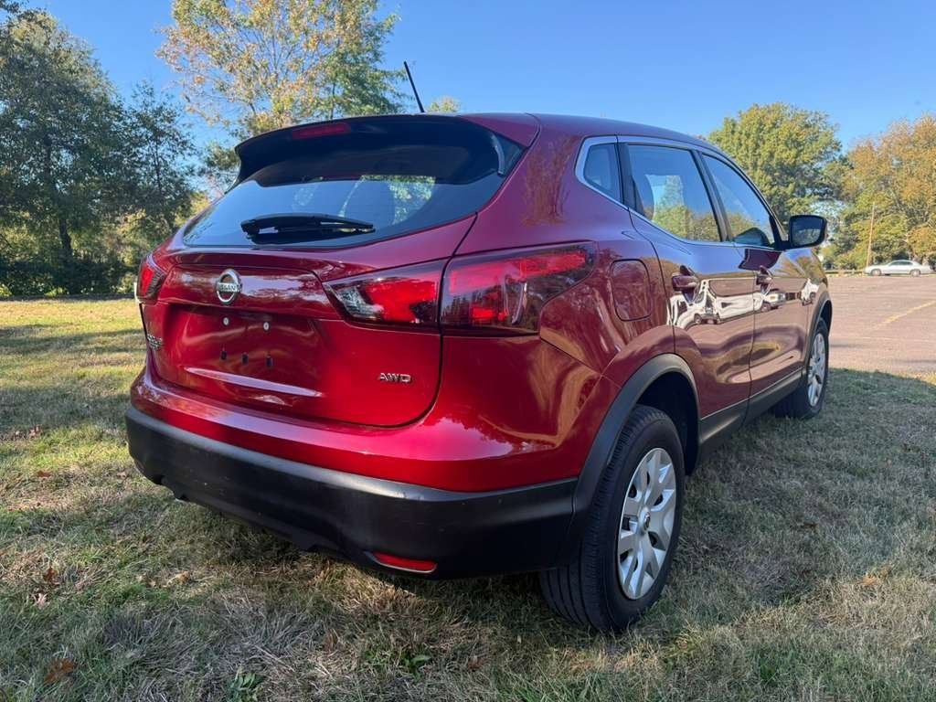 Used 2018 Nissan Rogue Sport S image 5