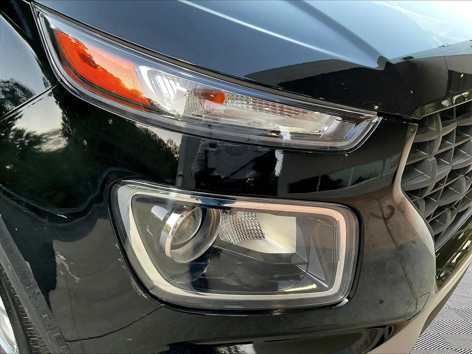 Used 2025 Hyundai Venue SE FWD image 28