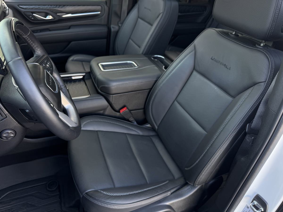 Used 2024 GMC Yukon Denali w/ Advanced Technology Package image 17