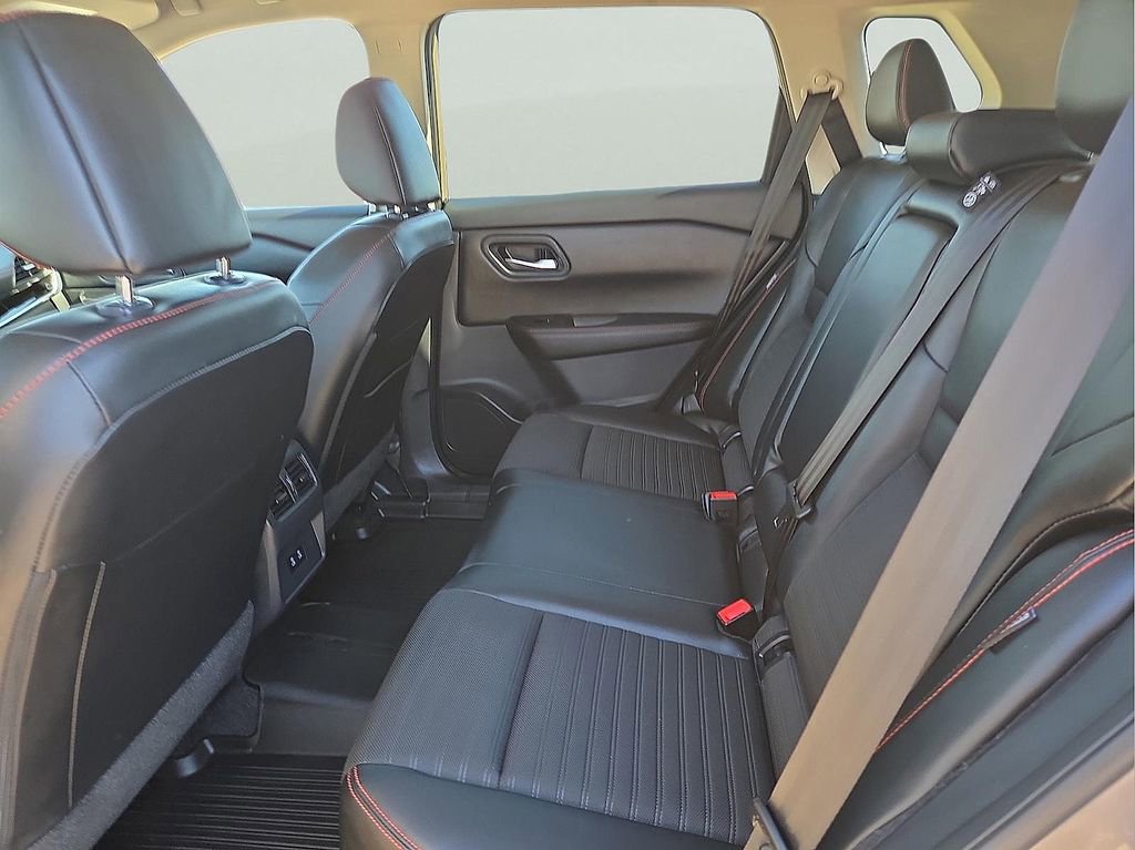 Used 2025 Nissan Rogue SV image 12