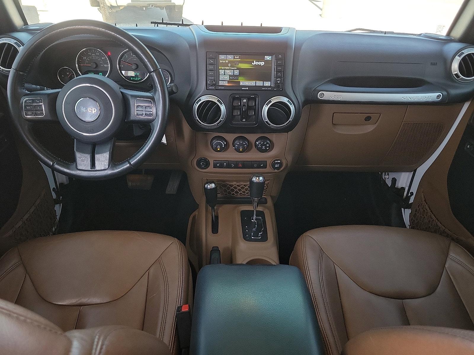 Used 2017 Jeep Wrangler Unlimited Rubicon w/ Connectivity Group AWD/4WD image 9