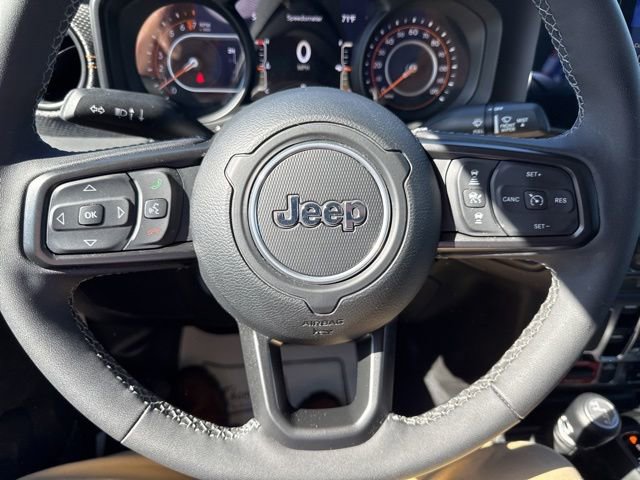 Used 2025 Jeep Gladiator Mojave w/ Convenience Group AWD/4WD image 32