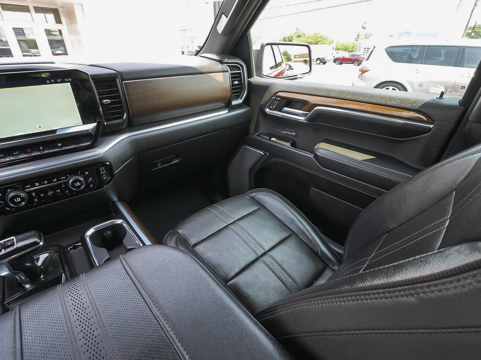 Used 2024 Chevrolet Silverado 1500 High Country w/ Technology Package AWD/4WD image 39