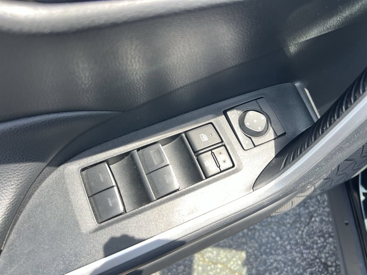 Used 2025 Toyota RAV4 XLE FWD image 15
