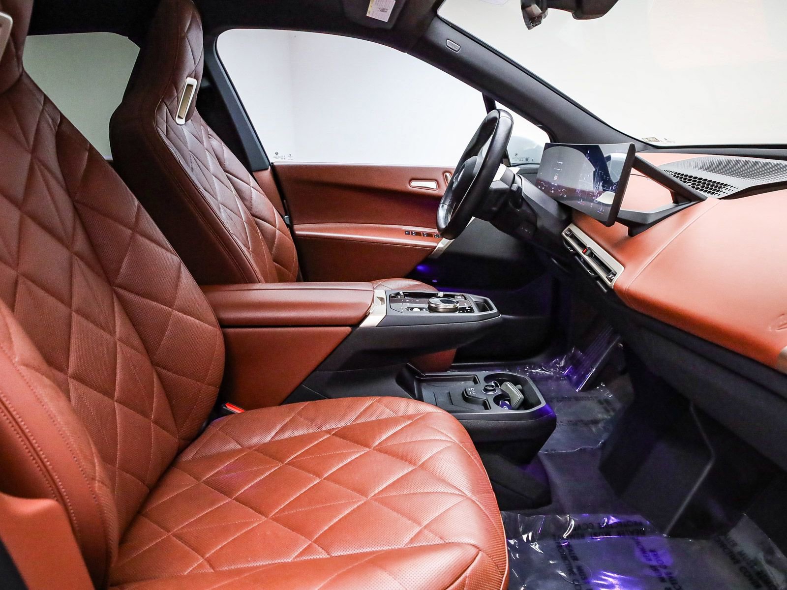 Used 2023 BMW iX xDrive50 w/ Sport Package image 18