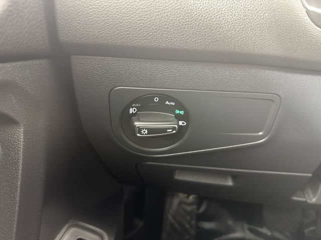 Used 2018 Volkswagen Tiguan SEL AWD/4WD image 14
