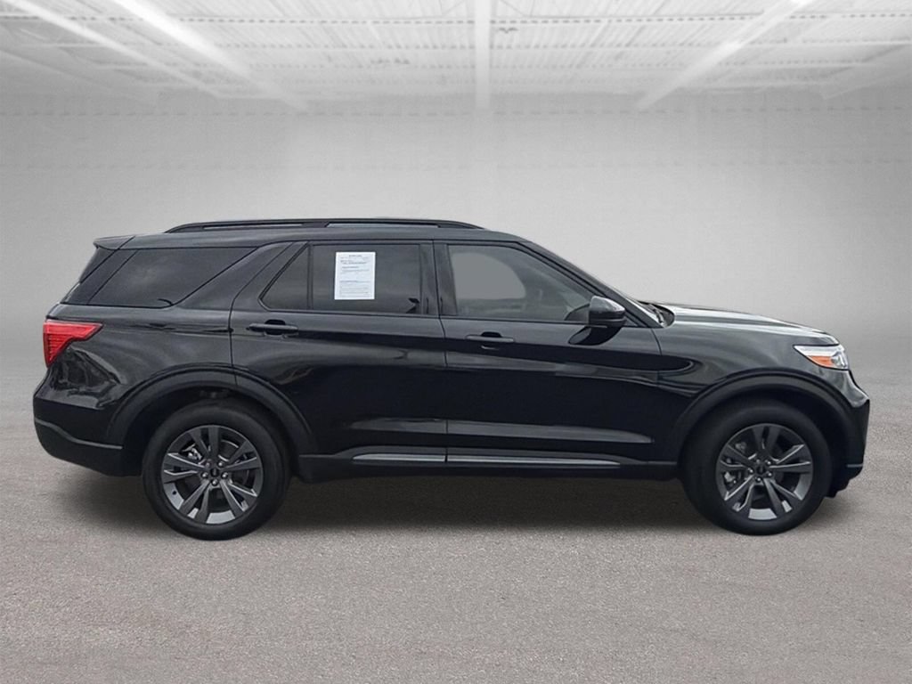 Used 2023 Ford Explorer XLT w/ Equipment Group 202A AWD/4WD image 12