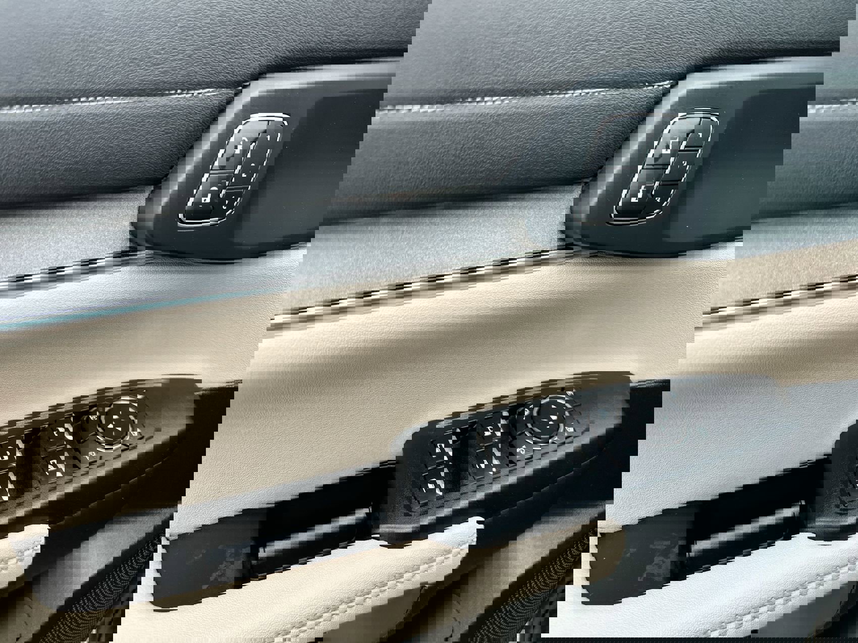 Used 2025 Ford Ranger Lariat w/ FX4 Off-Road Package image 13