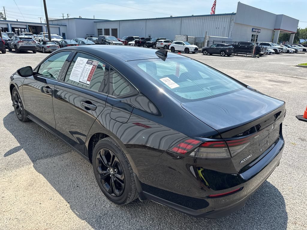 Used 2025 Honda Accord SE image 6