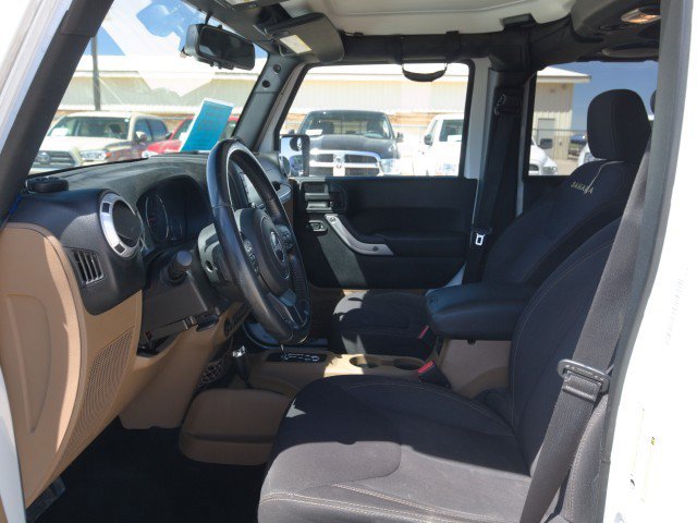 Used 2014 Jeep Wrangler Unlimited Sahara w/ Connectivity Group AWD/4WD image 13