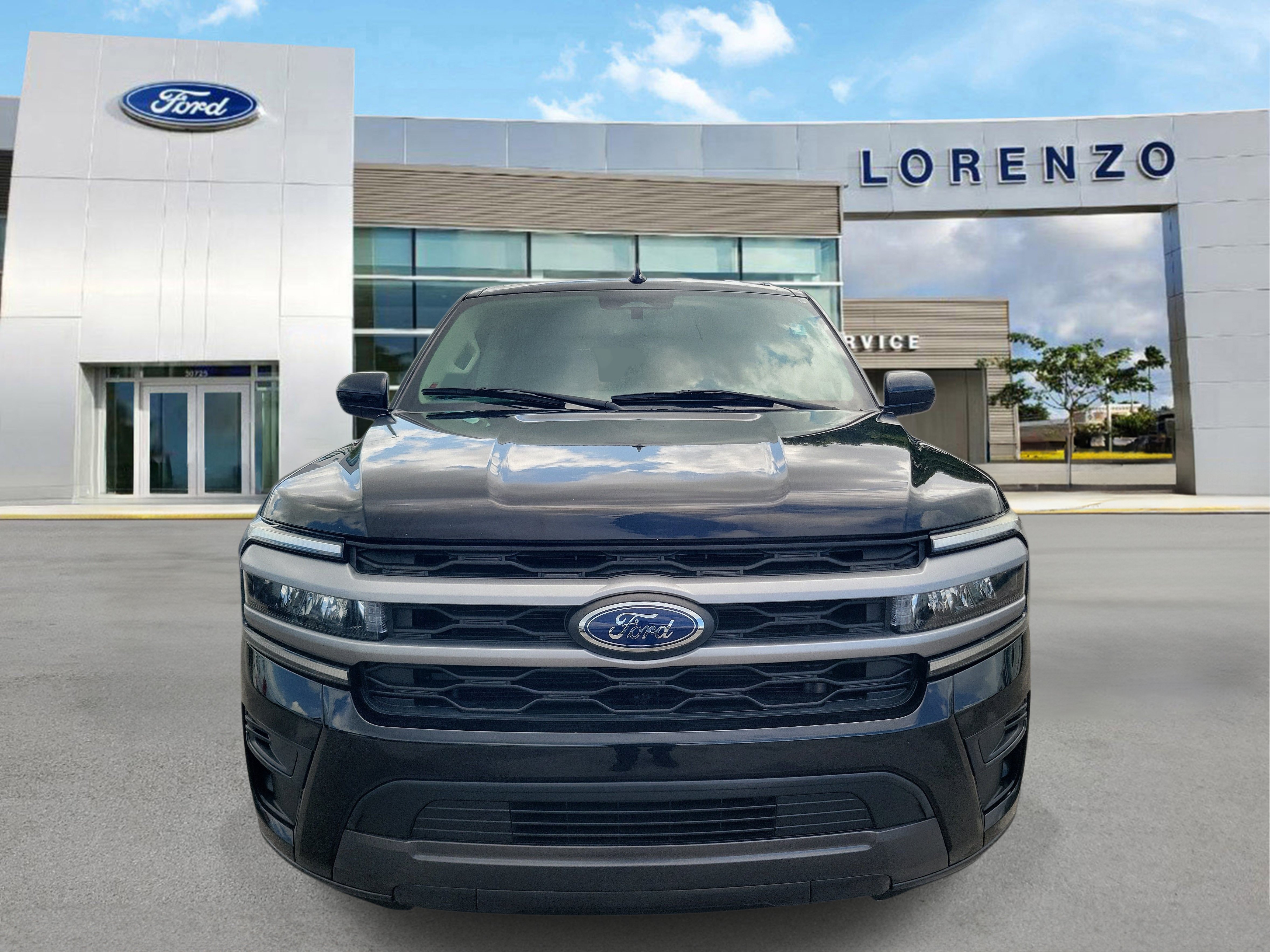 Used 2022 Ford Expedition Max XLT RWD image 2