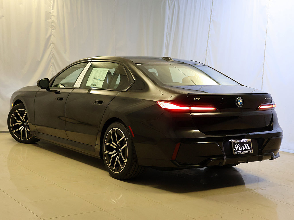 Used 2026 BMW i7 xDrive60 w/ Executive Package AWD/4WD image 2