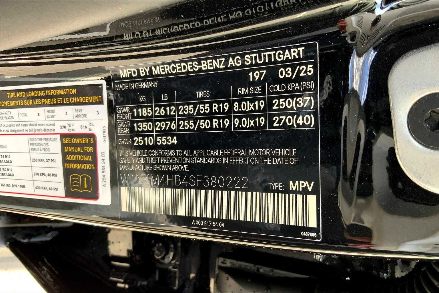 Used 2025 Mercedes-Benz GLC 300 4MATIC image 25