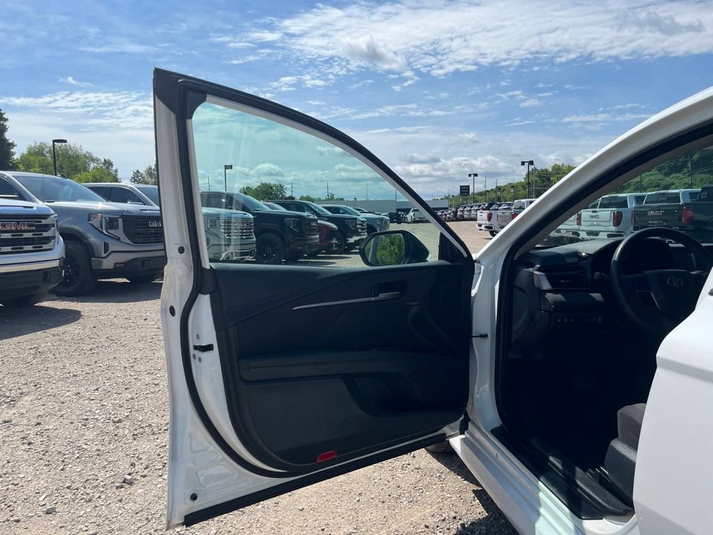 Used 2025 Toyota Camry LE FWD image 14