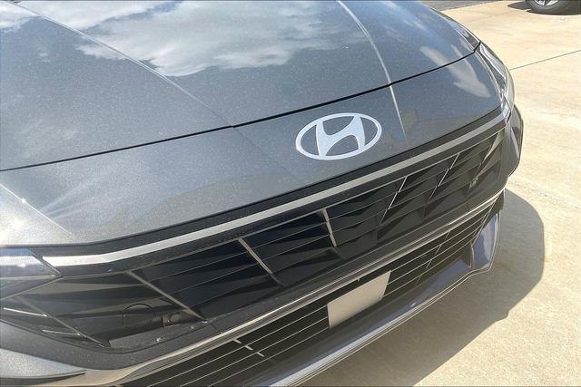 New 2025 Hyundai Elantra Limited image 32