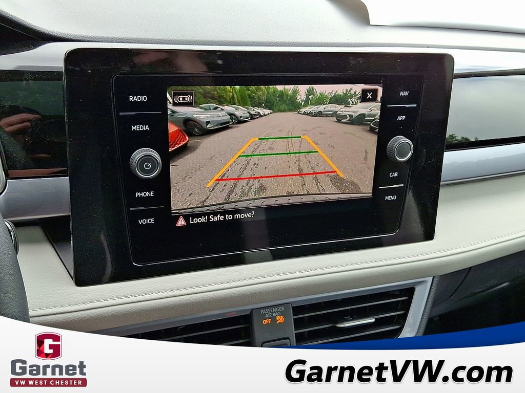 New 2025 Volkswagen Taos SEL image 9