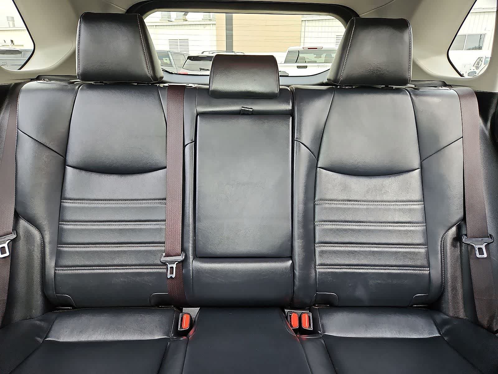 Used 2019 Toyota RAV4 XLE Premium w/ Cold Weather Package AWD/4WD image 14